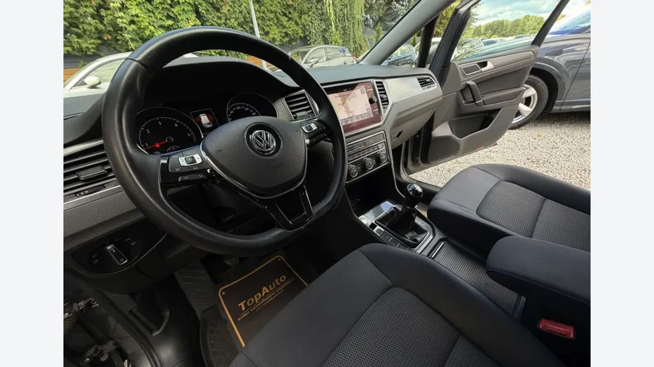 VOLKSWAGEN Golf Sportsvan -