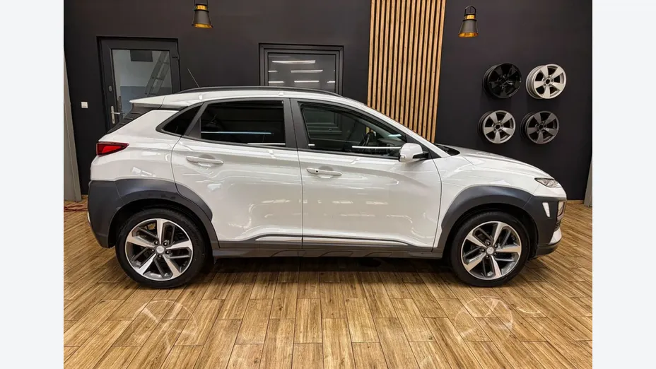 HYUNDAI Kona -