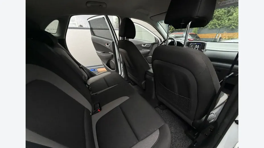HYUNDAI Kona -