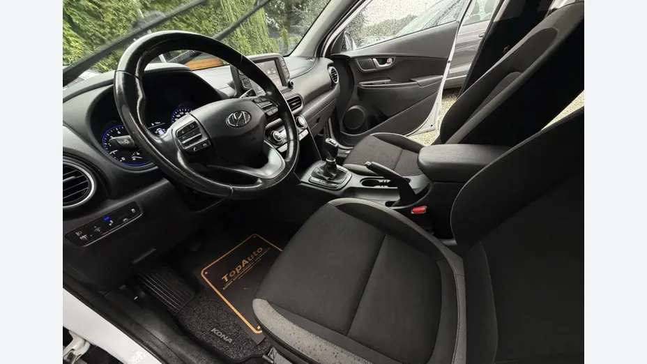 HYUNDAI Kona -