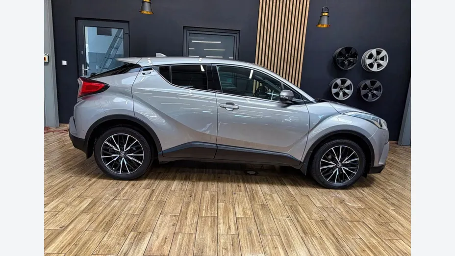 TOYOTA C-HR -