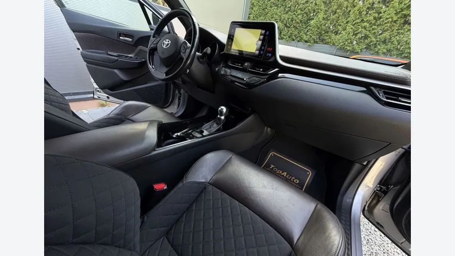 TOYOTA C-HR -