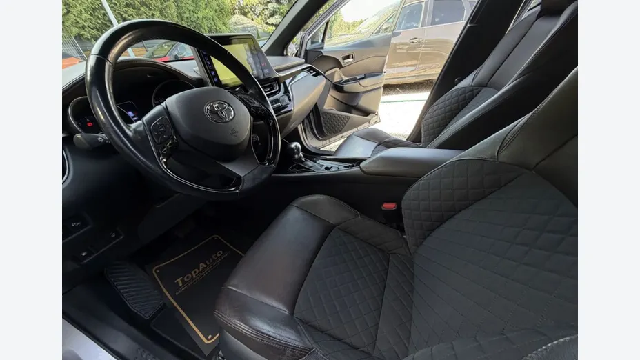 TOYOTA C-HR -