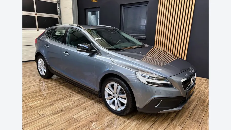 VOLVO V40 Cross Country -