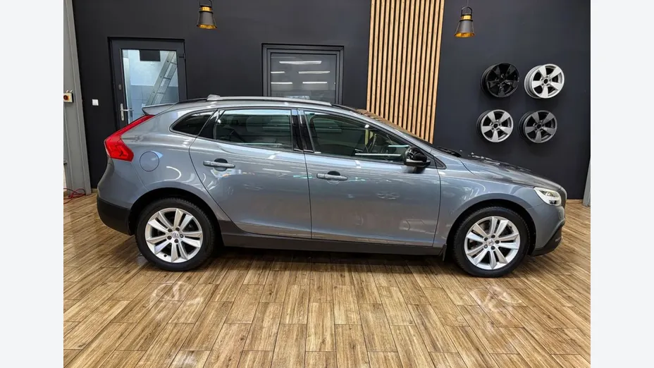 VOLVO V40 Cross Country -