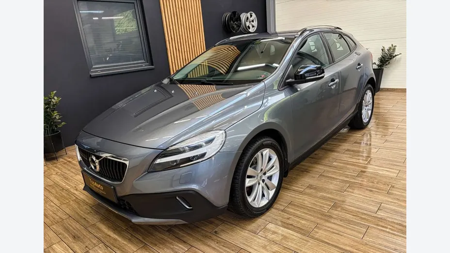 VOLVO V40 Cross Country -