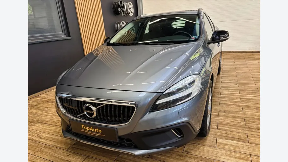 VOLVO V40 Cross Country -