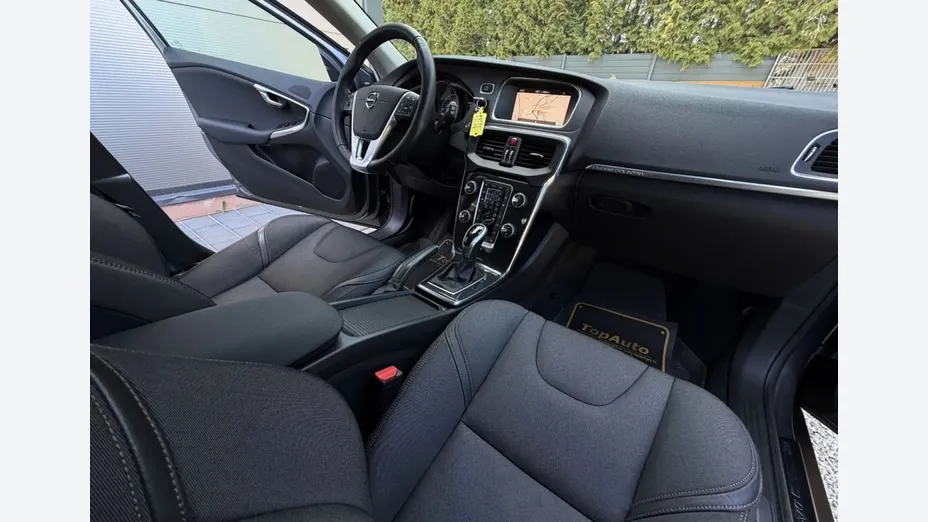 VOLVO V40 Cross Country -