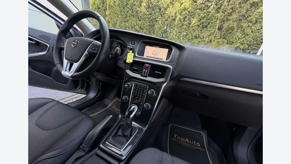 VOLVO V40 Cross Country -