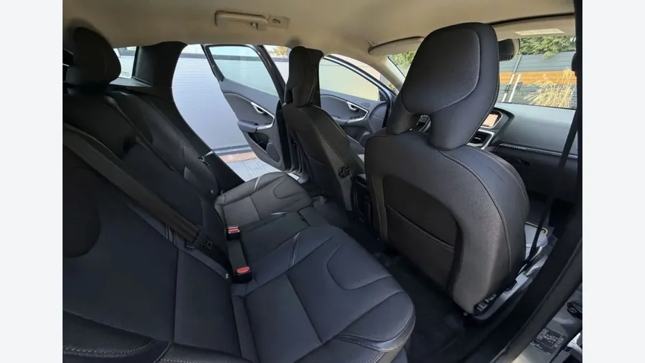 VOLVO V40 Cross Country -