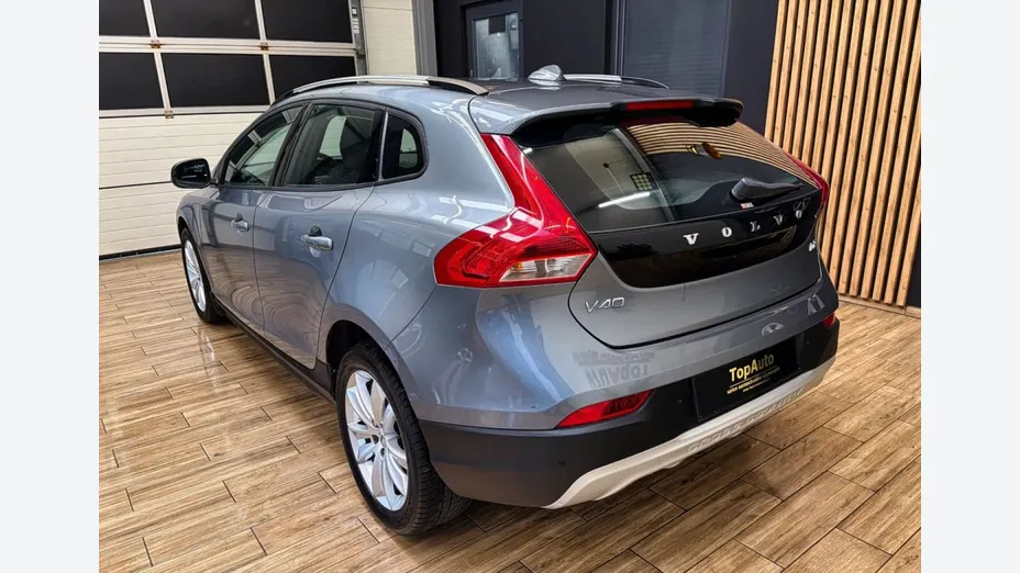 VOLVO V40 Cross Country -