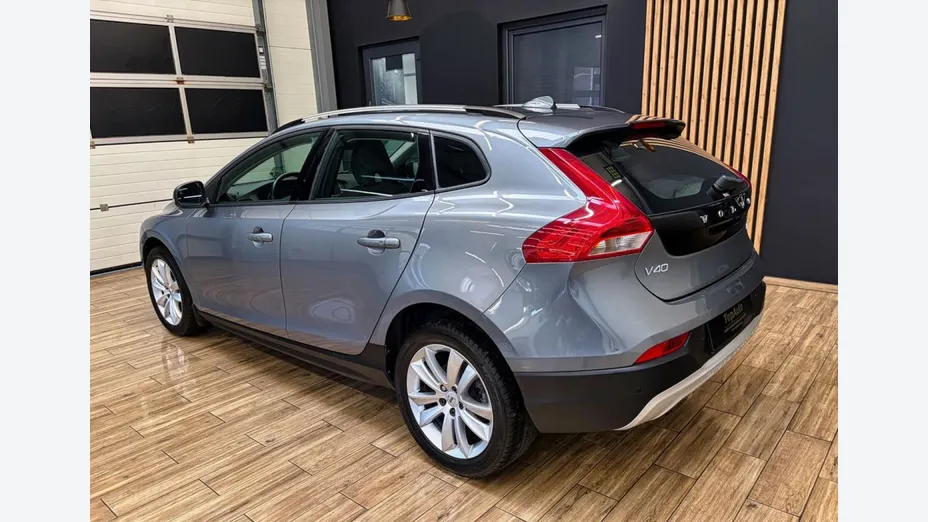 VOLVO V40 Cross Country -