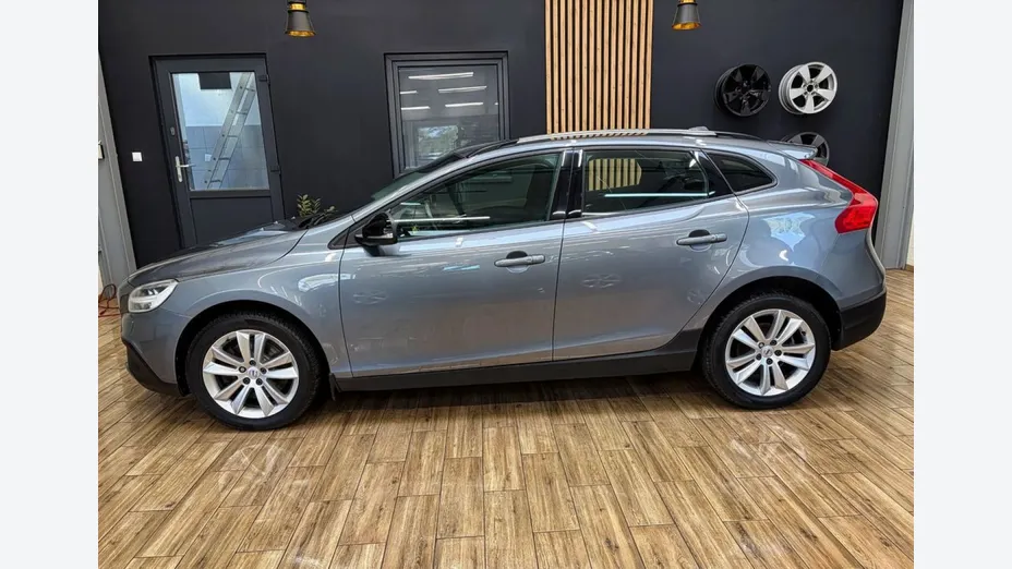 VOLVO V40 Cross Country -
