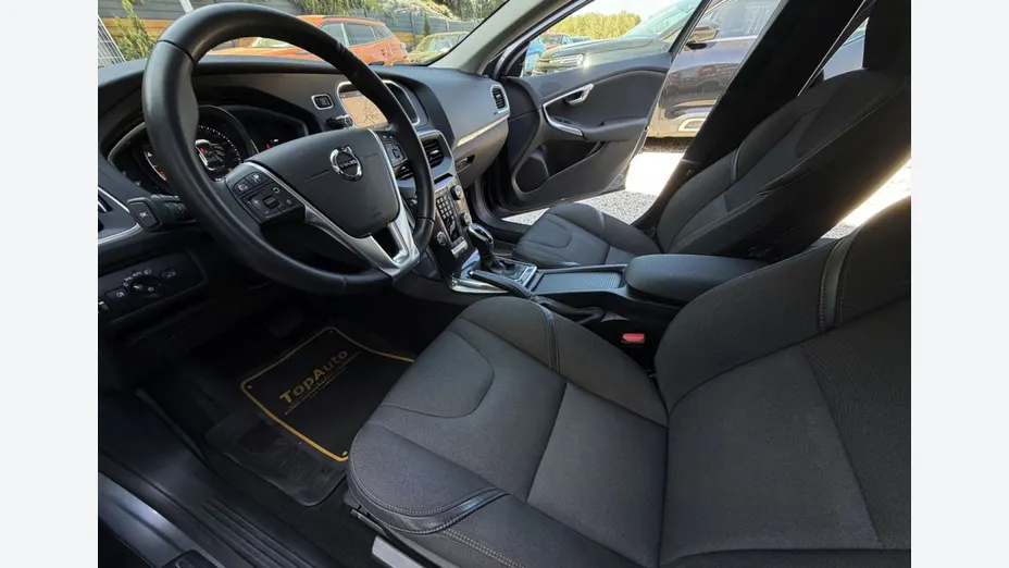 VOLVO V40 Cross Country -
