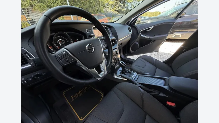 VOLVO V40 Cross Country -
