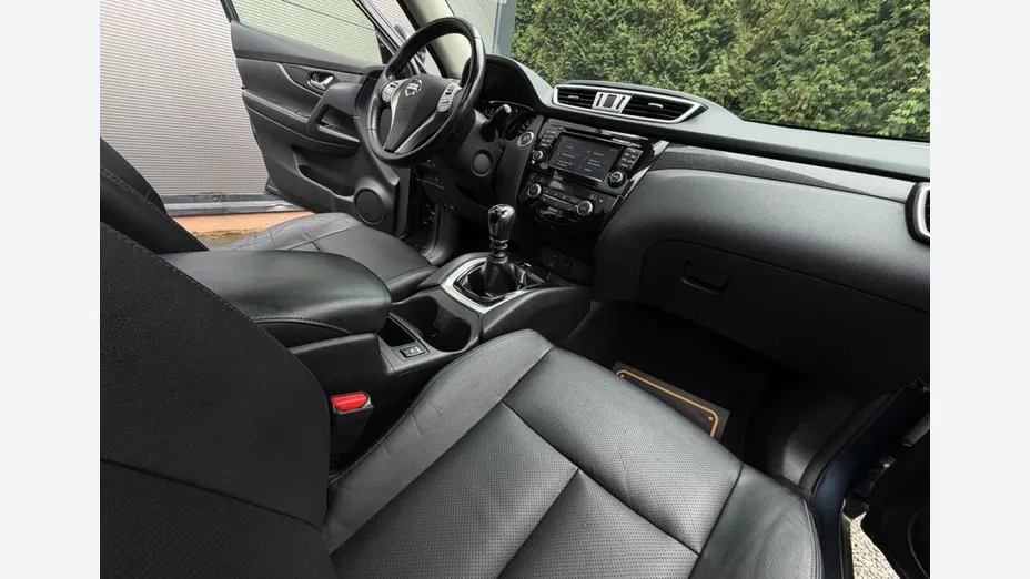 NISSAN X-Trail -