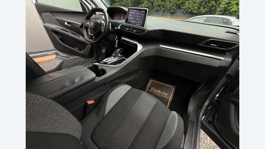PEUGEOT 3008 -
