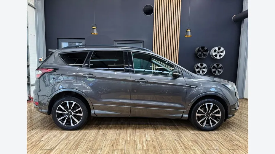 FORD Kuga -