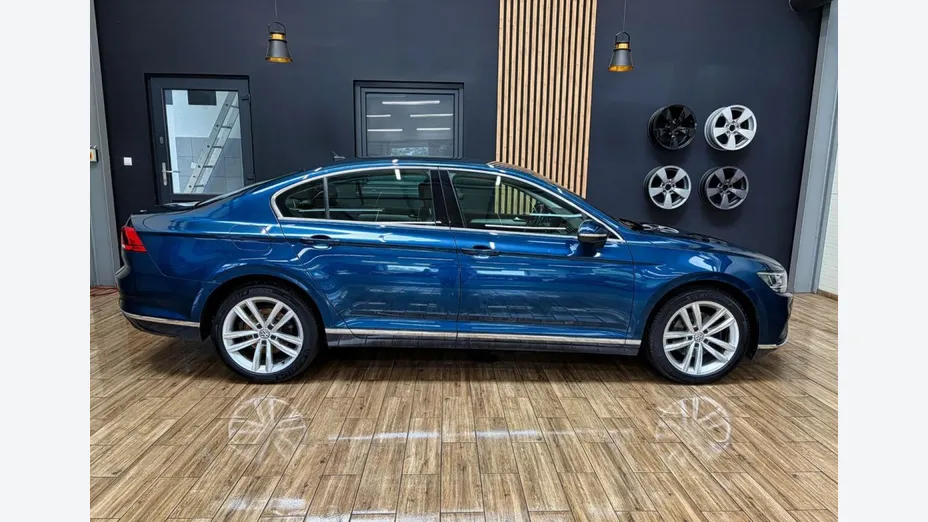 VOLKSWAGEN Passat -