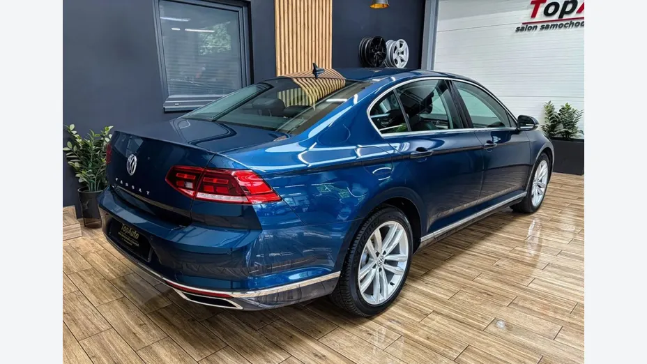 VOLKSWAGEN Passat -