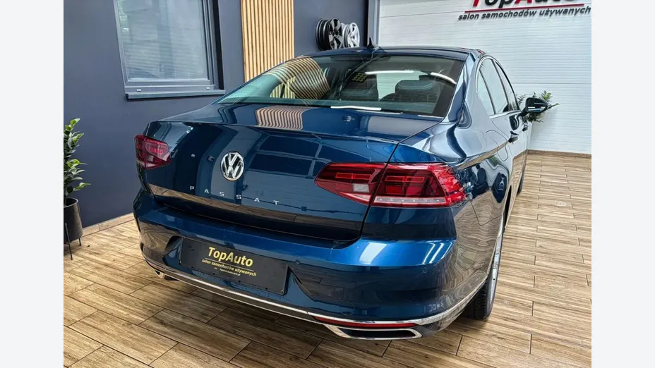 VOLKSWAGEN Passat -