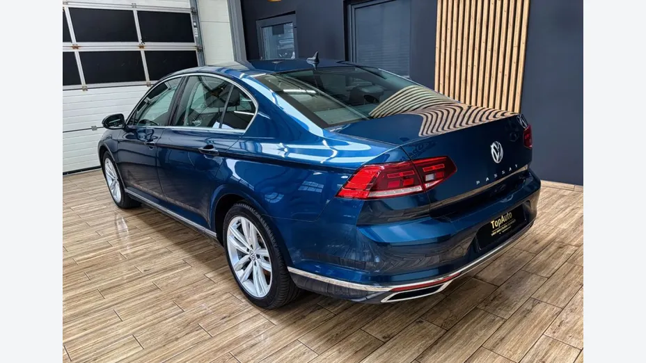 VOLKSWAGEN Passat -