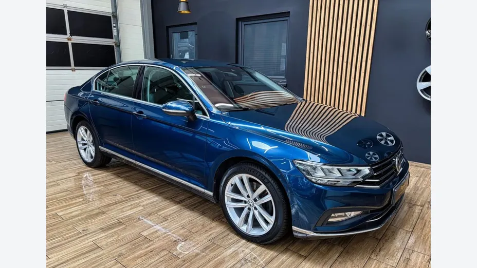 VOLKSWAGEN Passat -