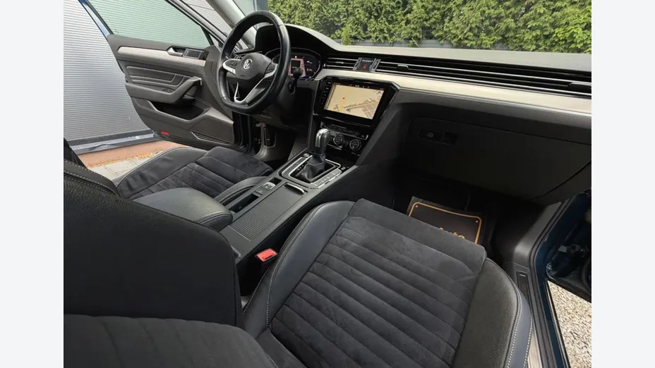 VOLKSWAGEN Passat -