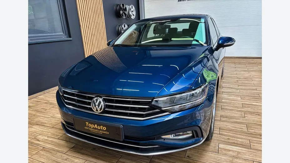 VOLKSWAGEN Passat -