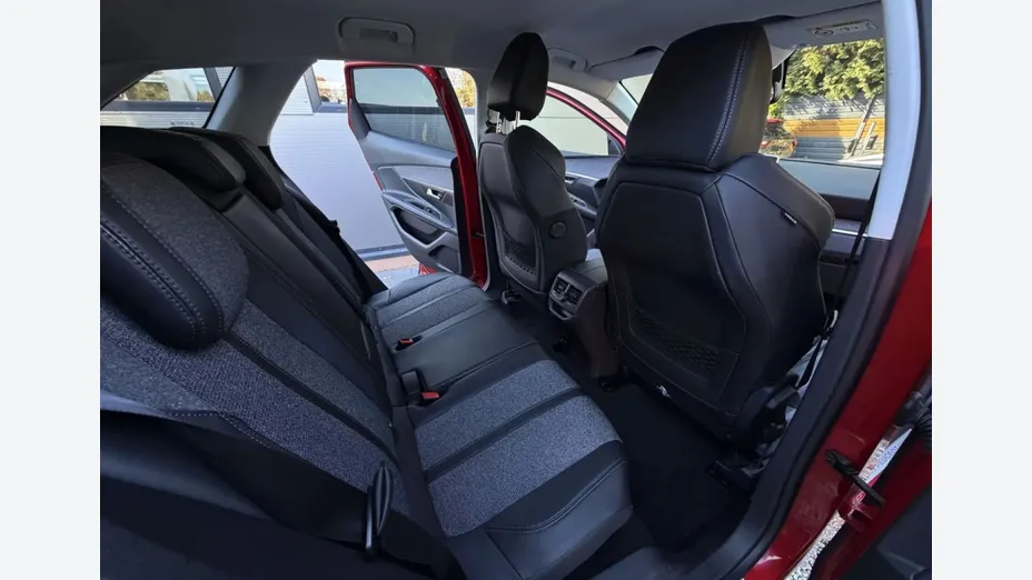 PEUGEOT 3008 -