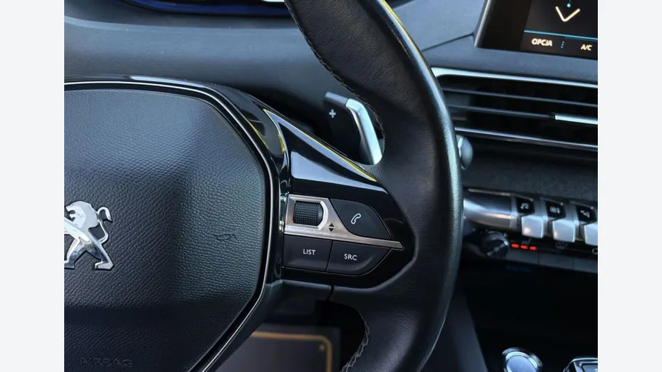 PEUGEOT 3008 -