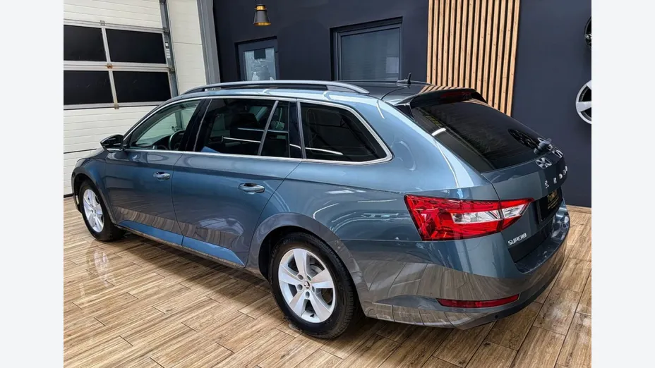 SKODA Superb -