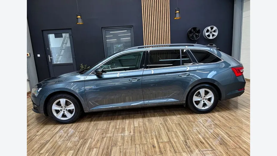 SKODA Superb -
