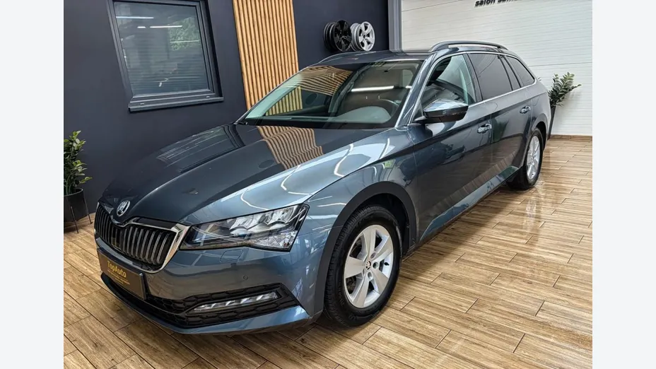 SKODA Superb -