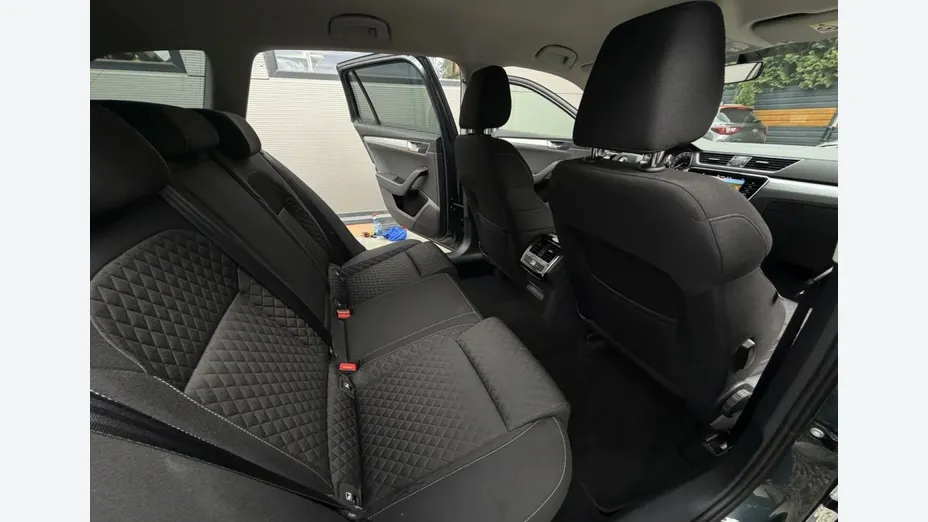 SKODA Superb -