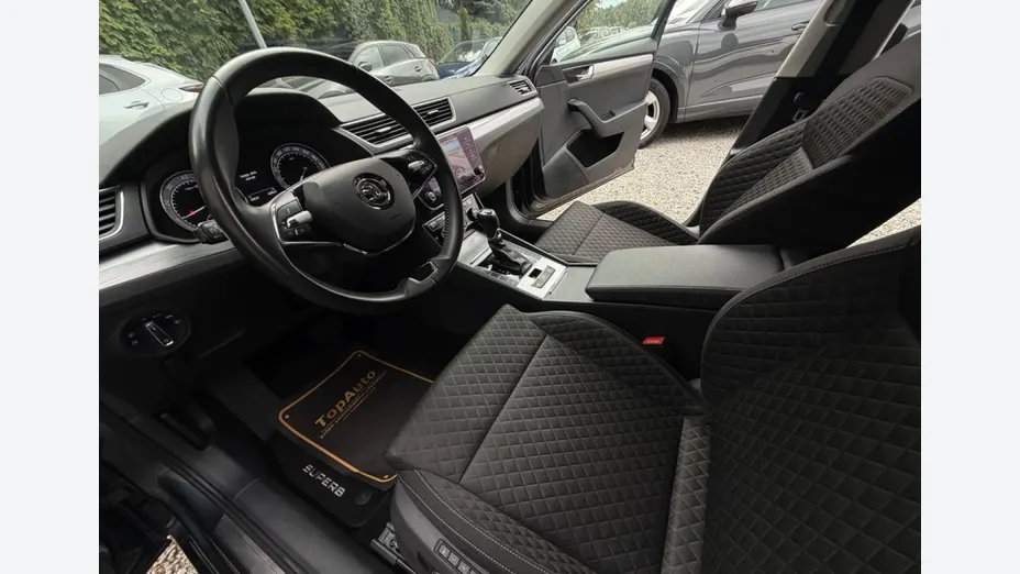 SKODA Superb -