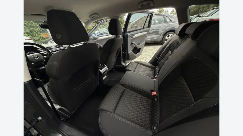 SKODA Superb -