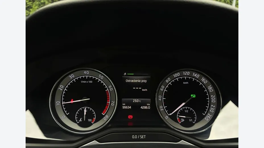 SKODA Superb -