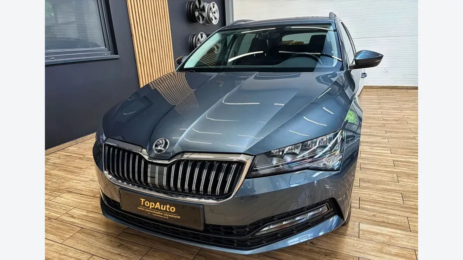SKODA Superb -