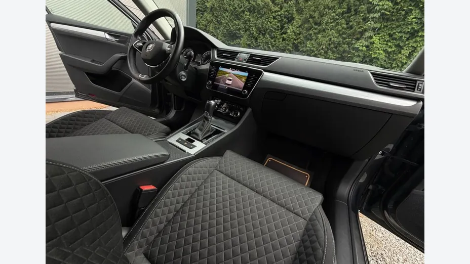 SKODA Superb -