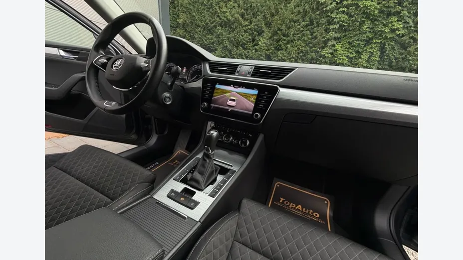 SKODA Superb -