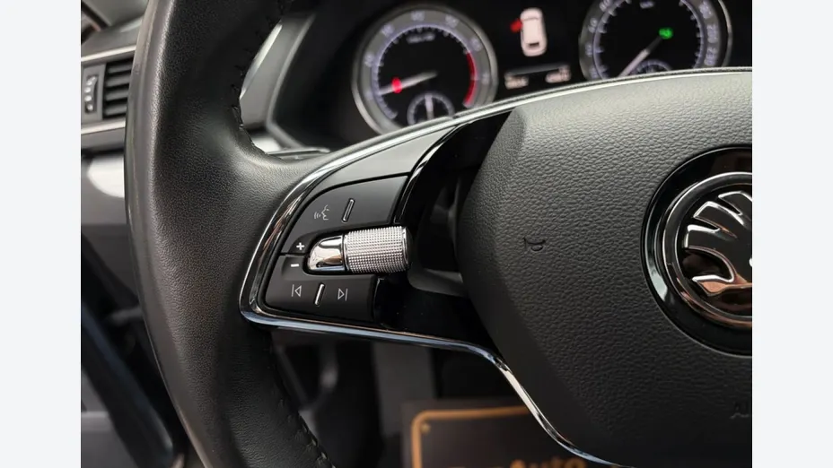 SKODA Superb -