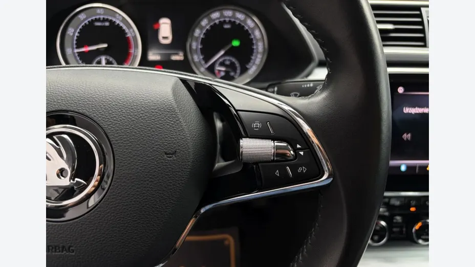 SKODA Superb -