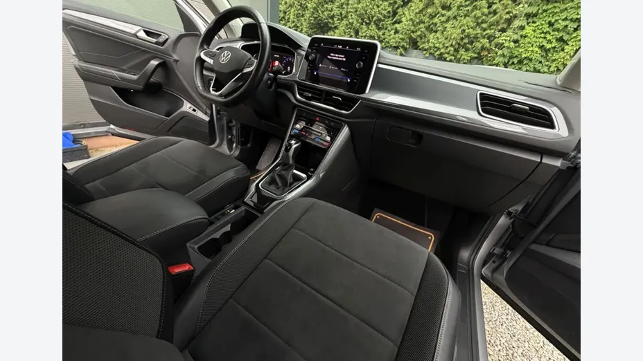 VOLKSWAGEN T-ROC -