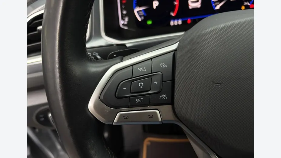 VOLKSWAGEN T-ROC -