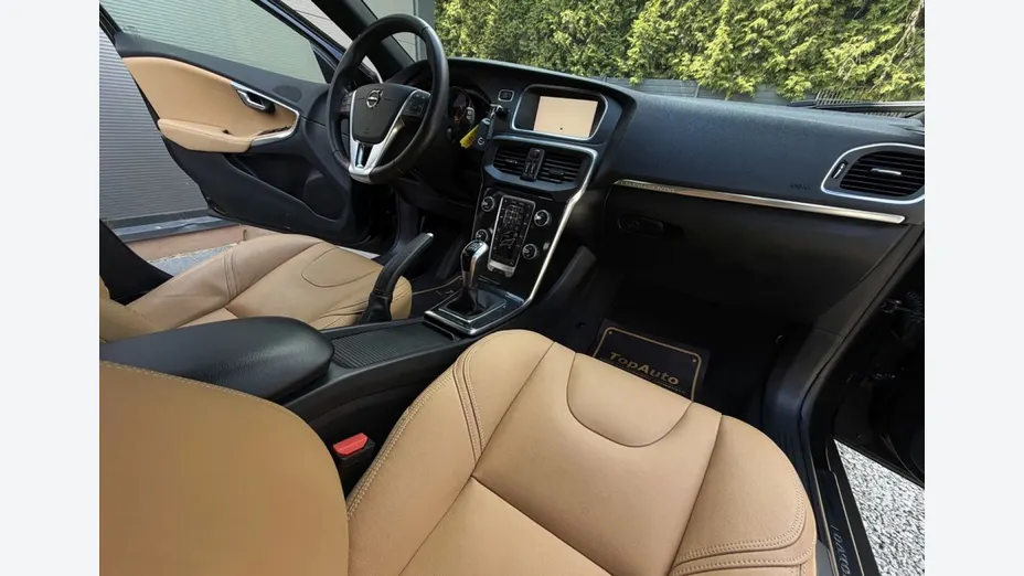 VOLVO V40 Cross Country -
