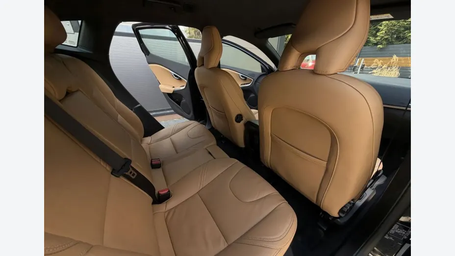 VOLVO V40 Cross Country -