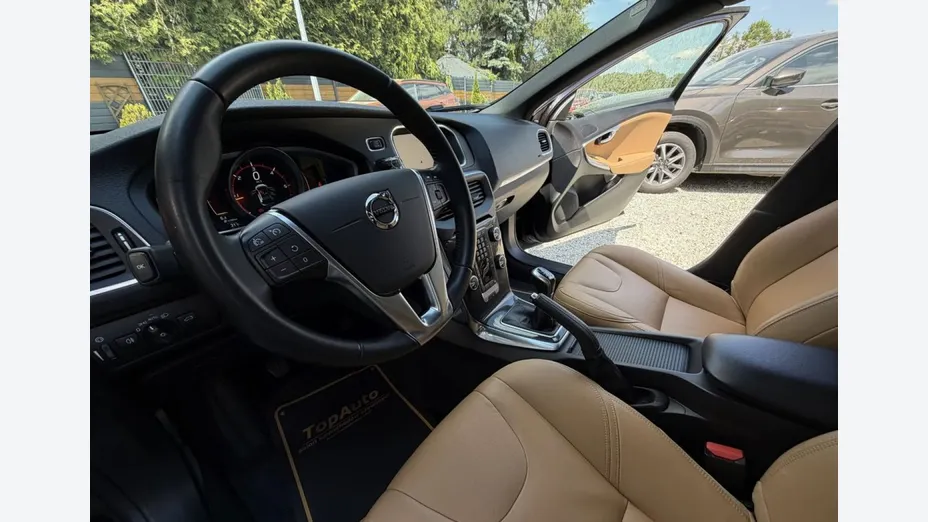 VOLVO V40 Cross Country -
