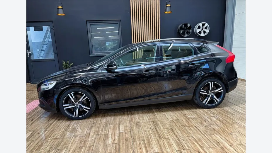 VOLVO V40 Cross Country -