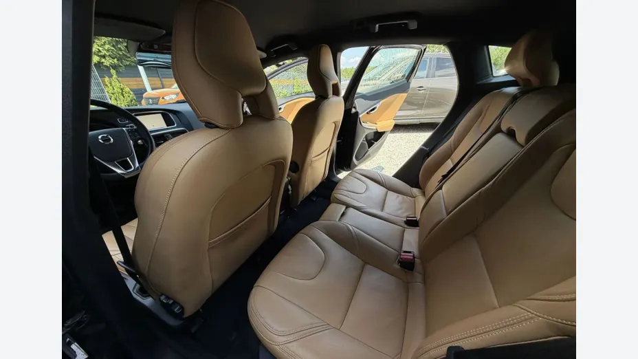 VOLVO V40 Cross Country -